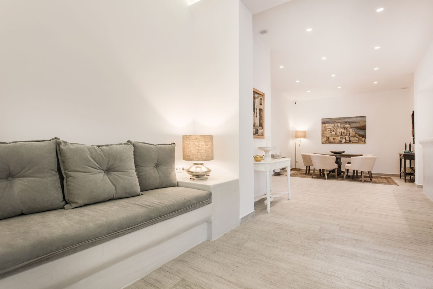 Aqua-Luxury-Suites-Lobby-56