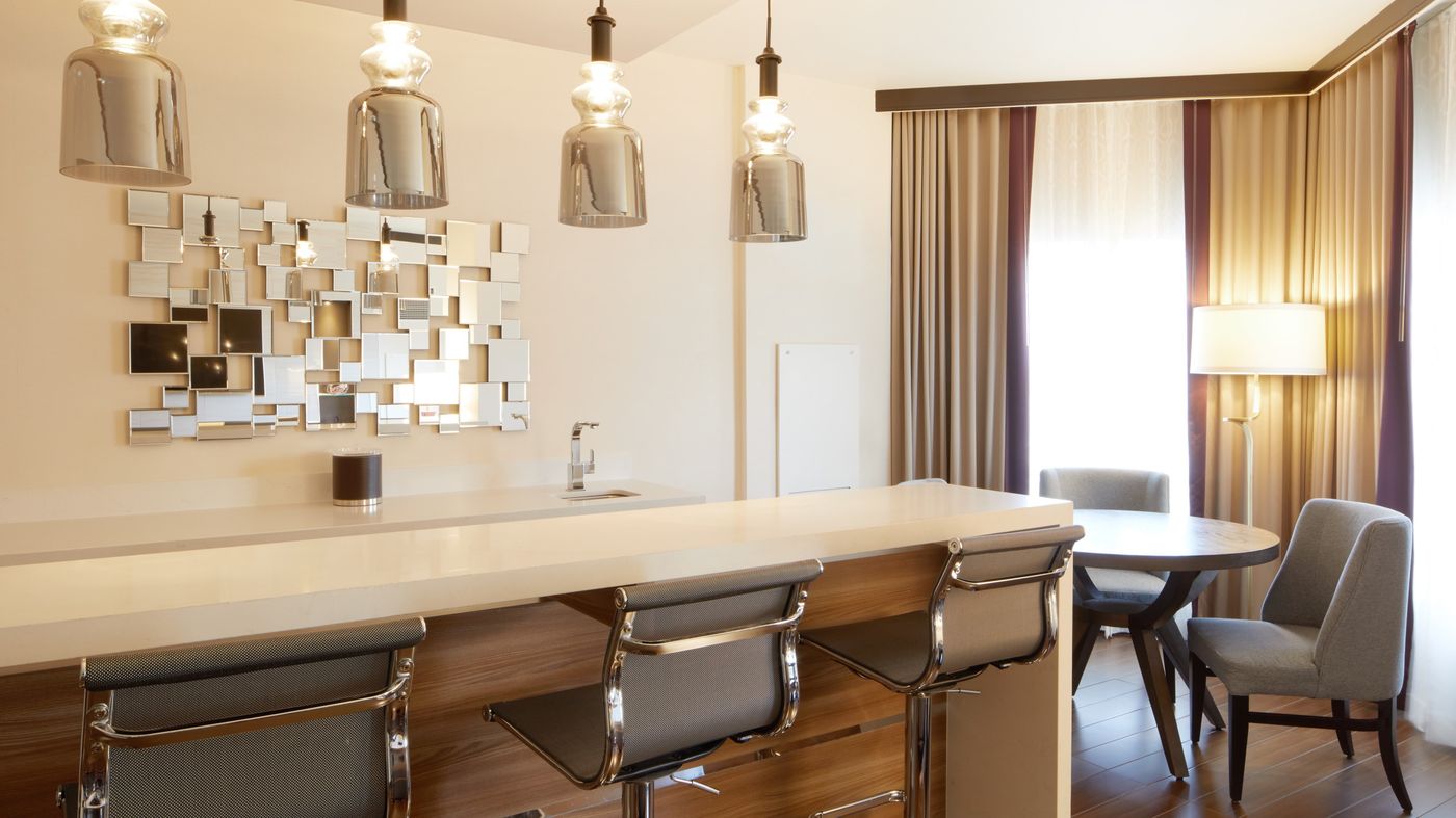 Harrah-s-Las-Vegas-Casino---Hotel-Room-25