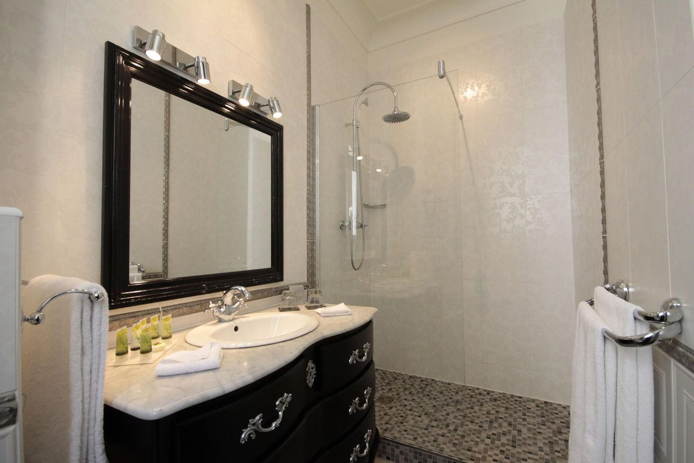 Hotel-Claridge-Worldhotel-Room-39