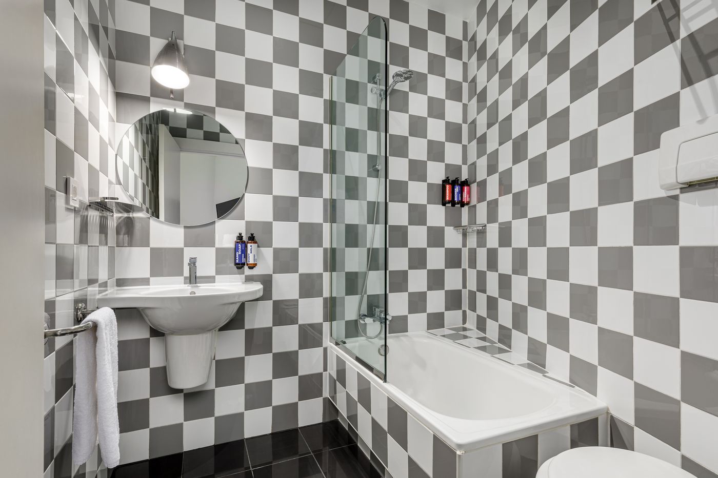 Room-Mate-Mario-Room-24