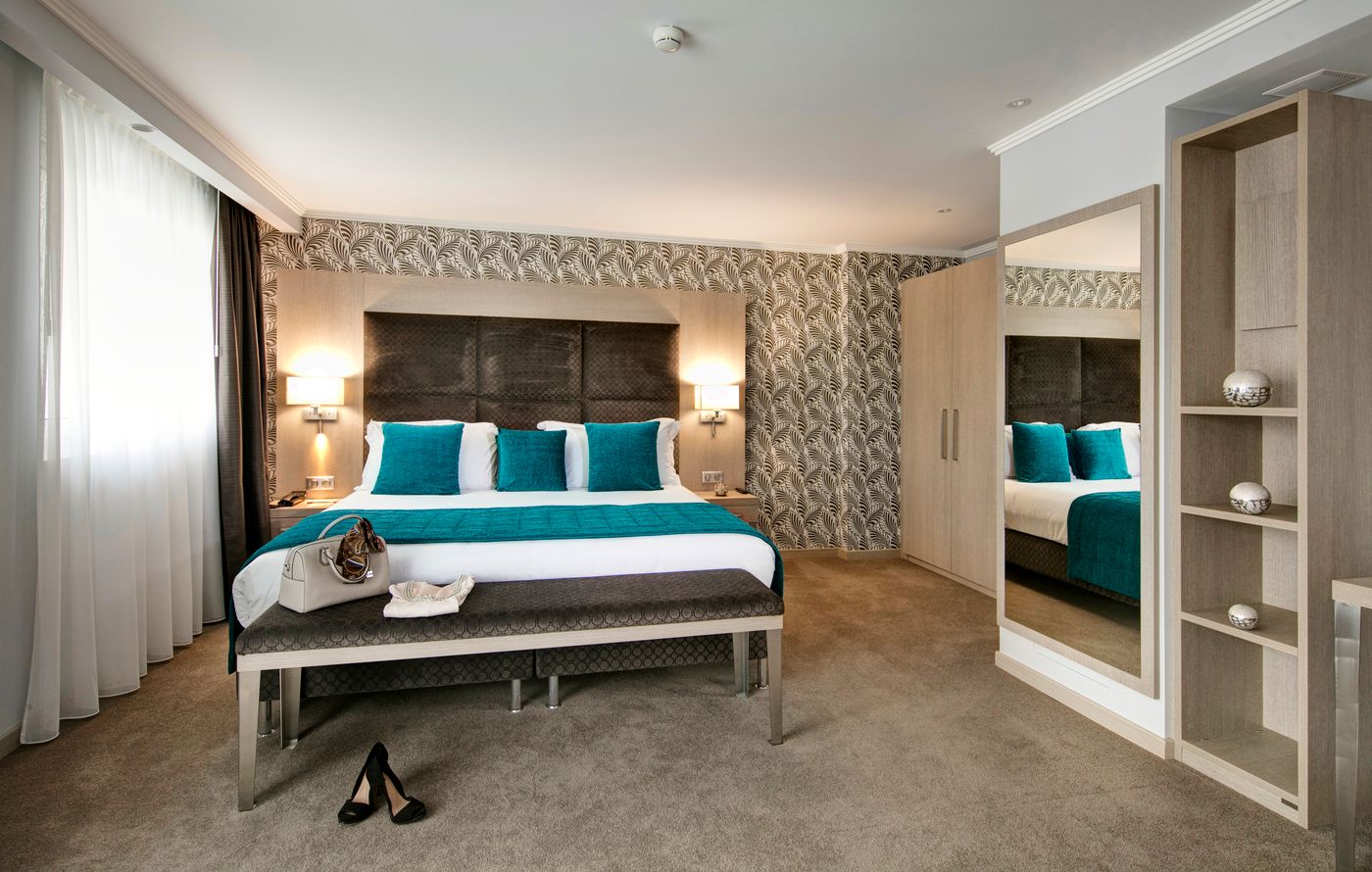 Juliana-Cannes-Room-8