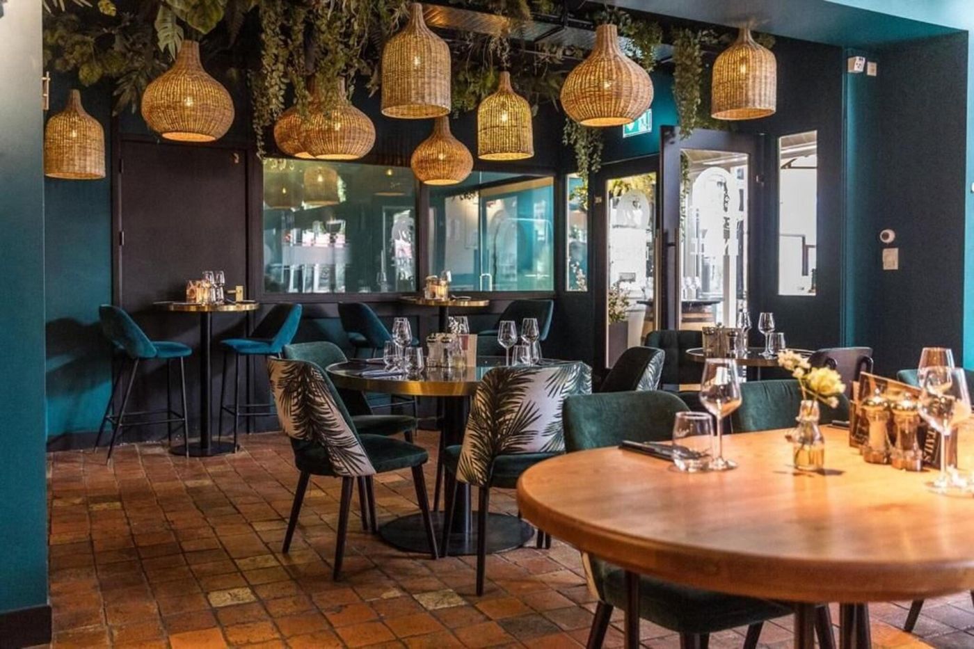 Ambassador-City-Centre-Hotel-Restaurant-11