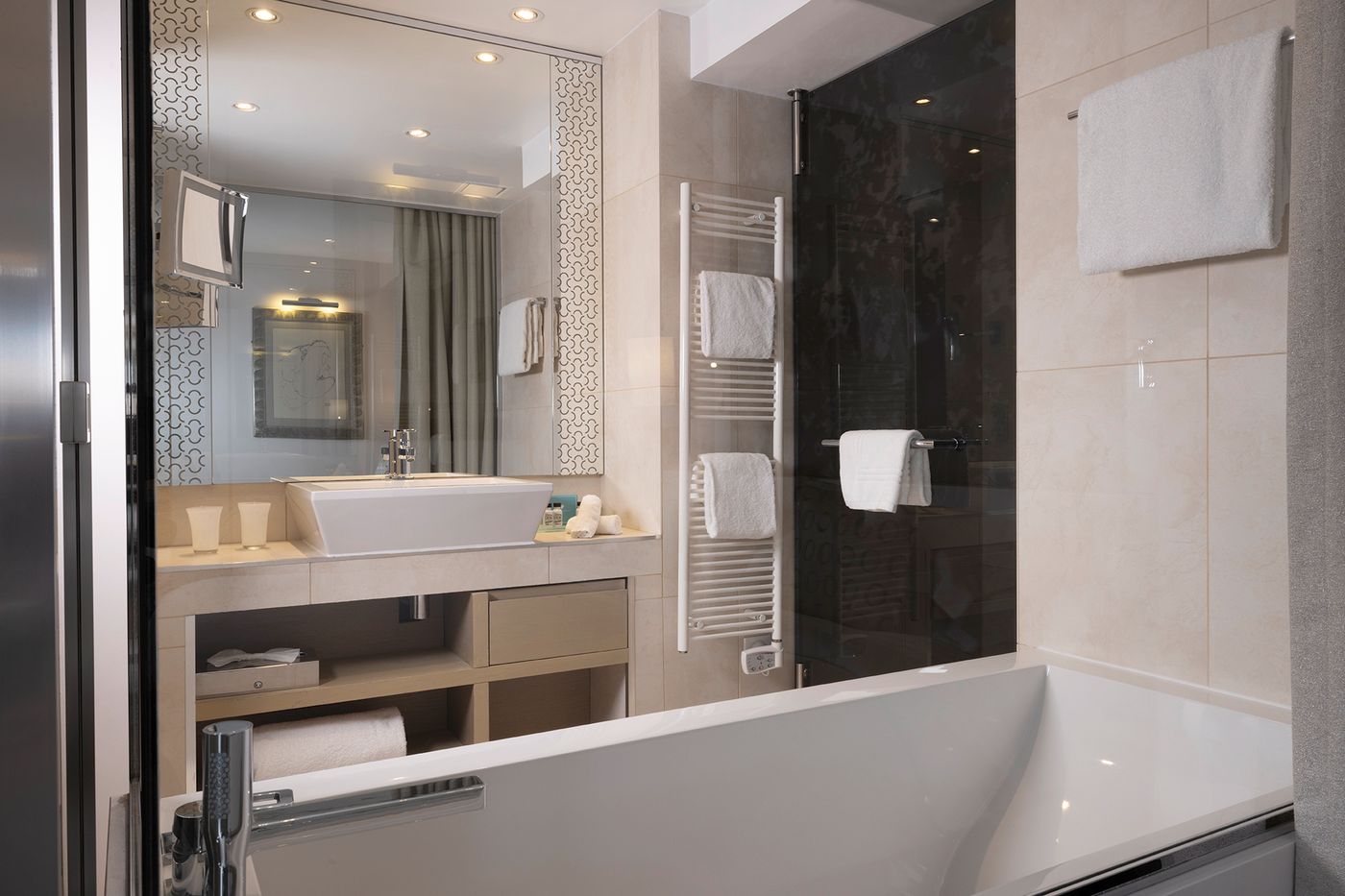 La-Villa-Maillot---Arc-de-Triomphe-Room-49