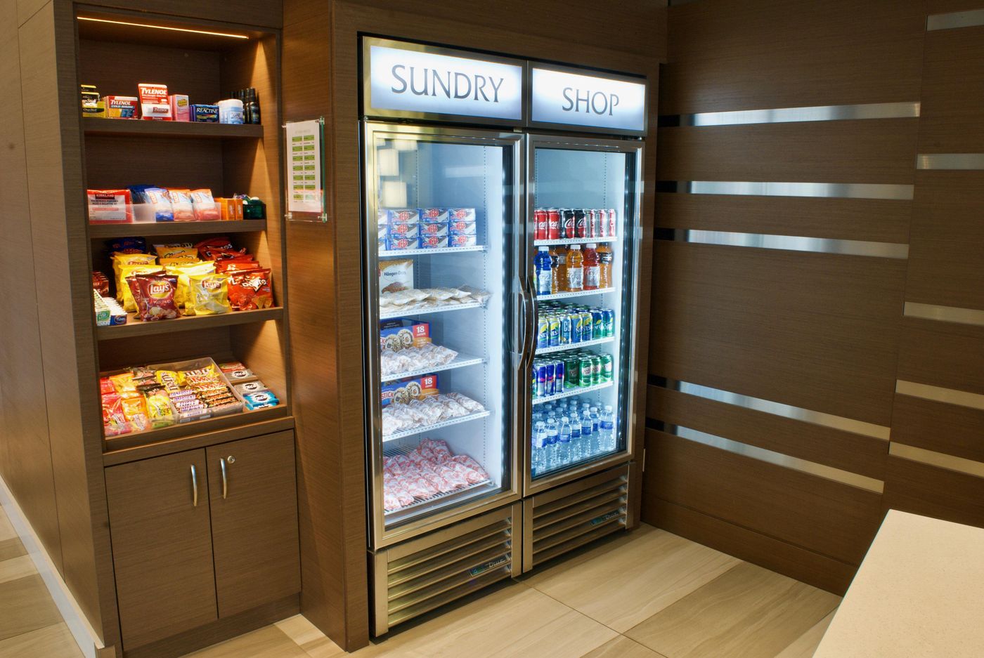 Holiday-Inn-Vancouver-Airport-Lobby-12