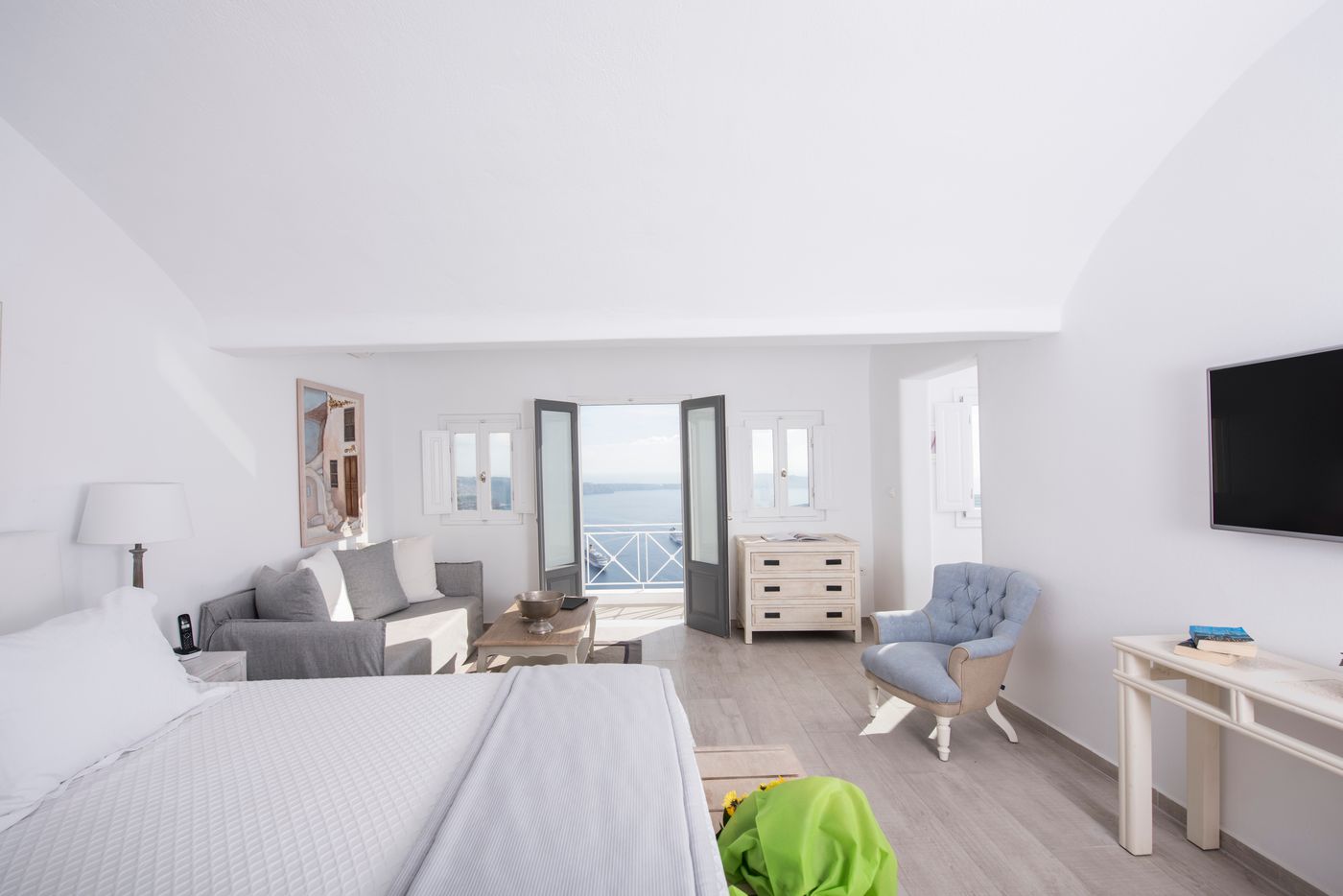 Aqua-Luxury-Suites-Room-17