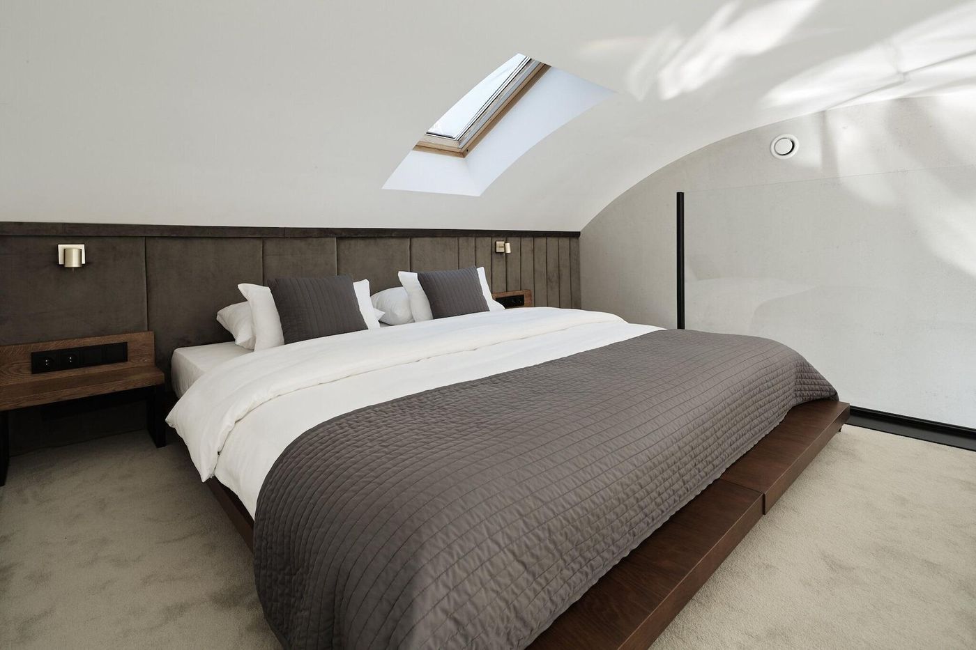 New-Port-Hotel-Room-12