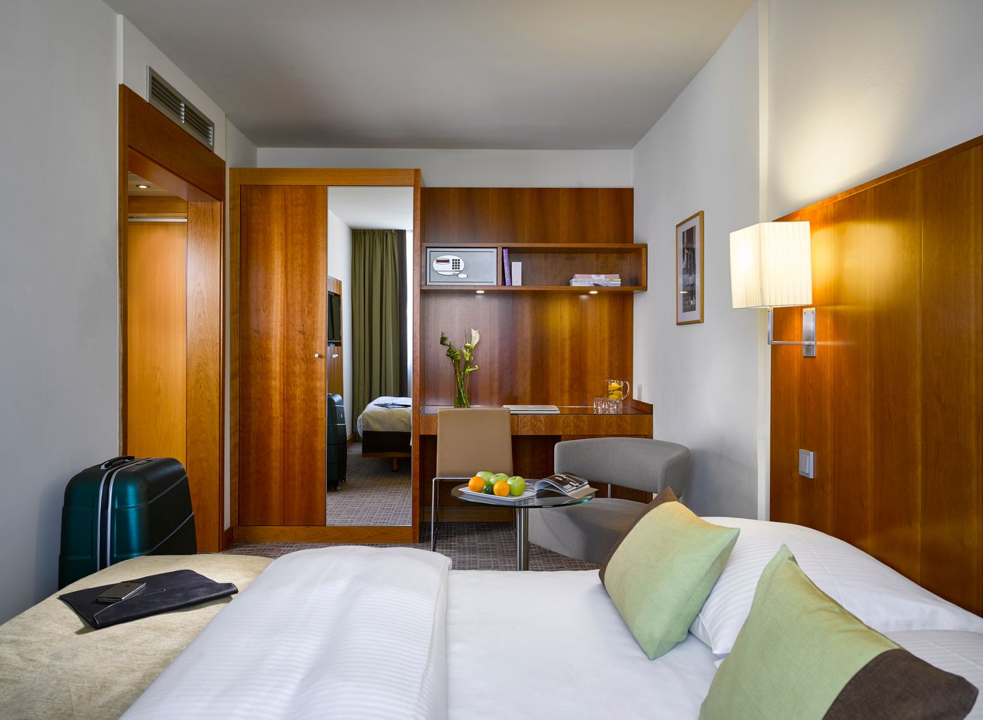 K-K-Hotel-am-Harras-Room-9