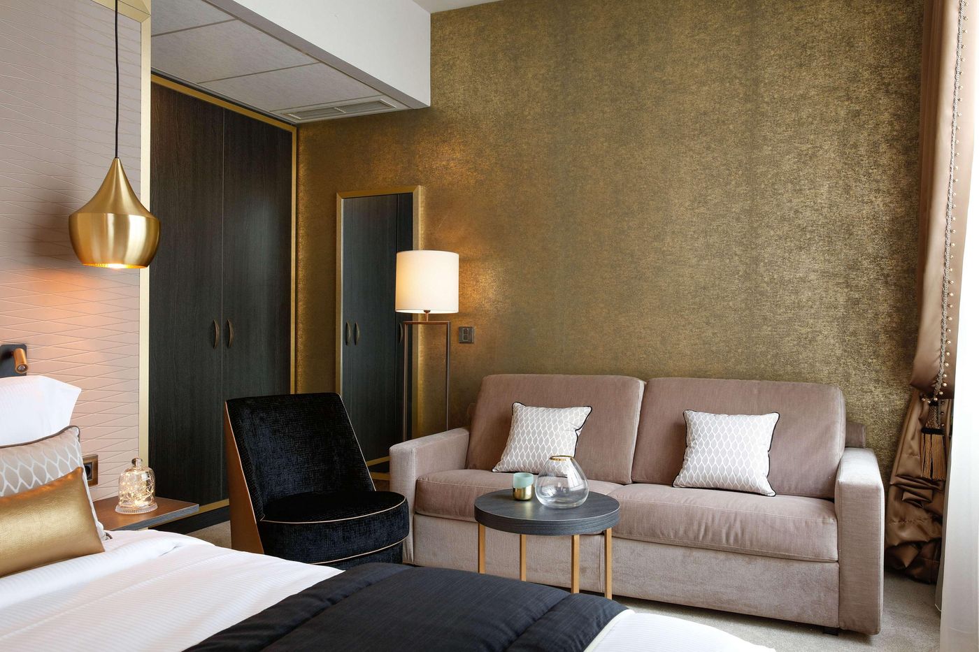 Niepce-Paris-Hotel--Curio-Collection-by-Hilton-Room-23