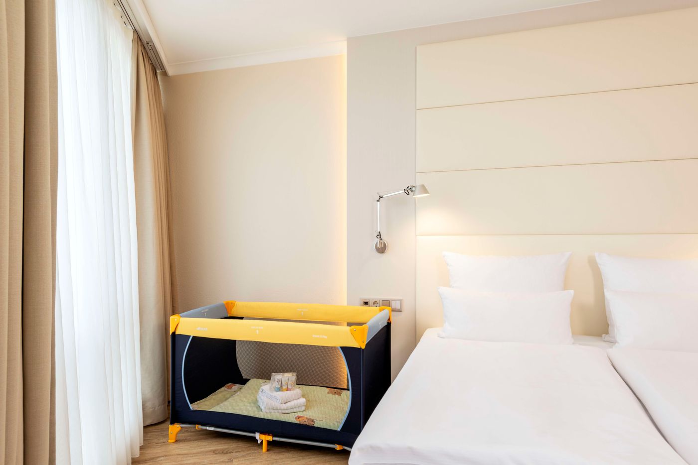 NH-Berlin-Alexanderplatz-Room-27