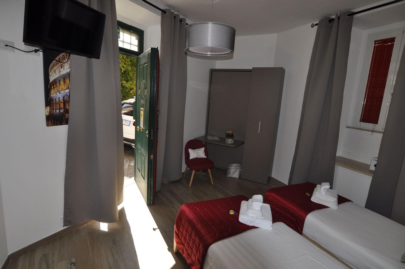 Flatinrome-Trastevere-Deluxe-Rooms-Room-52