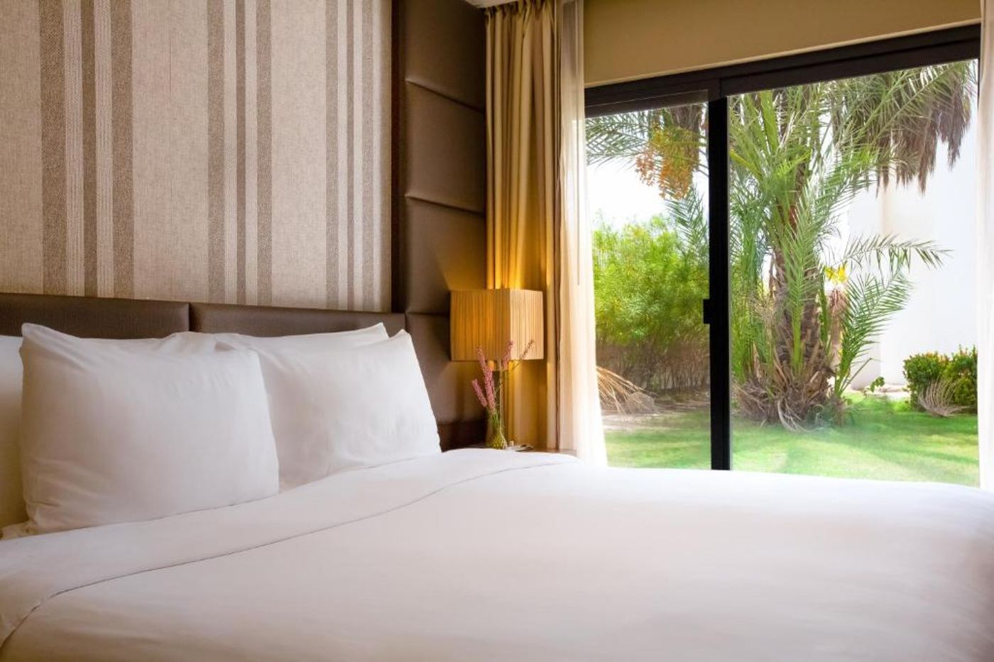 Dubai-Marine-Beach-Resort-and-Spa-Room-25