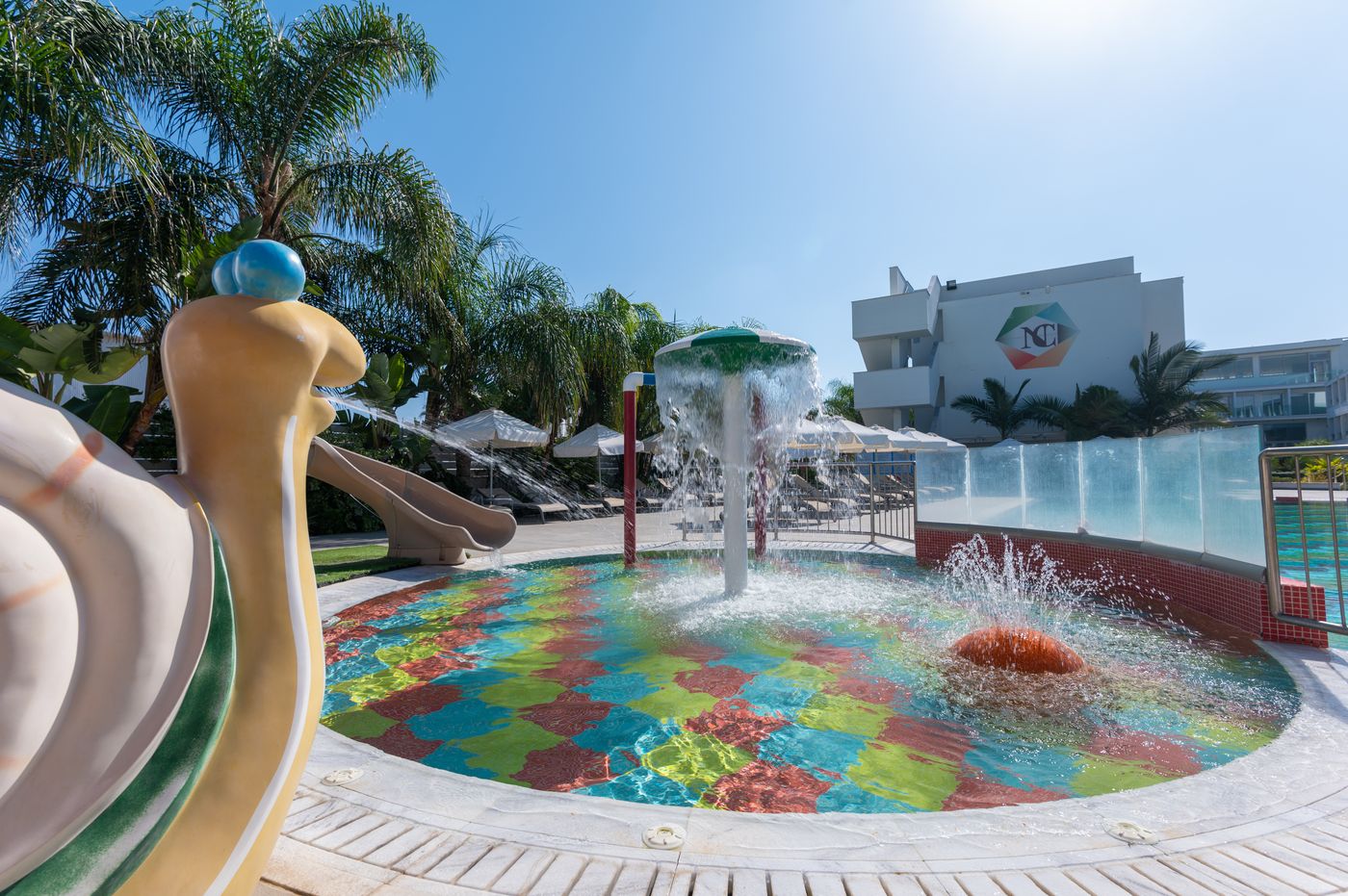 Nicholas-Color-Hotel-Pool-41