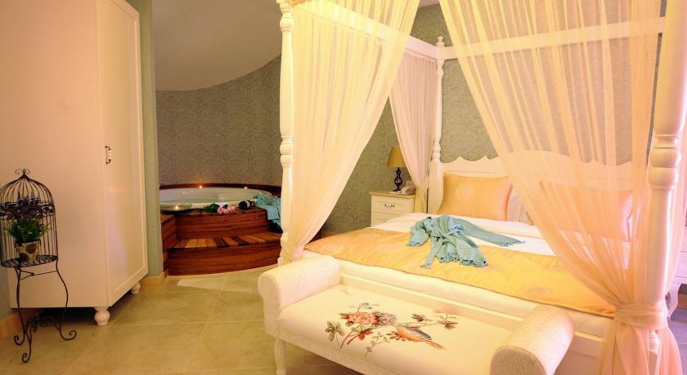 Sea Breeze Hotel & Apartments