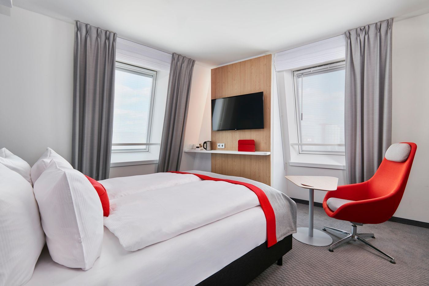 Holiday-Inn-Express-Berlin-Alexanderplatz-Room-9