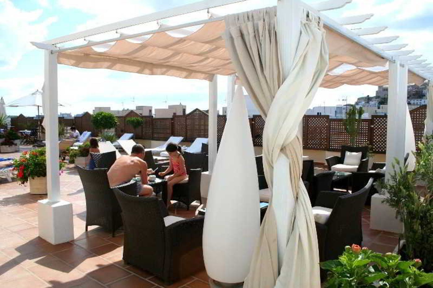 Royal-Plaza-Terrace-16