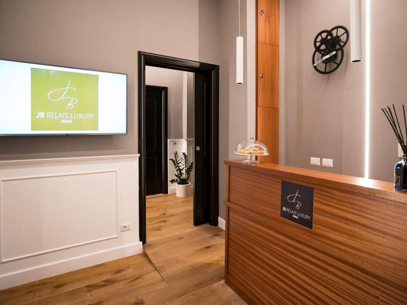JB-Luxury-Relais-Lobby-5