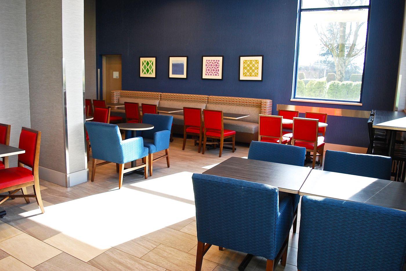 Holiday-Inn-Express-Vancouver-Airport-Richmond-Restaurant-10