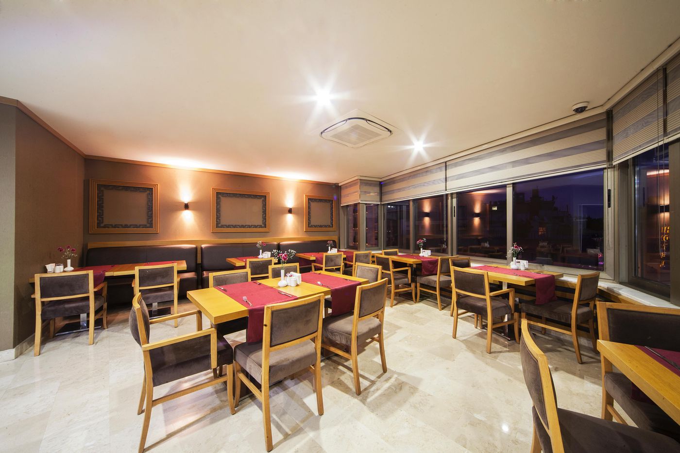 Delta-Hotel-Istanbul-Restaurant-14