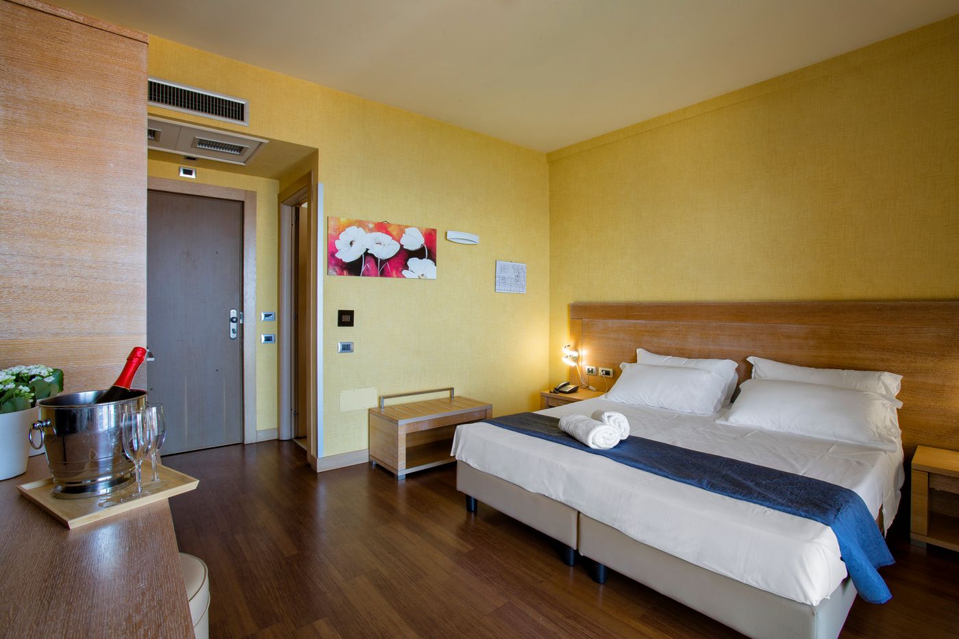 Grand-Hotel-Yachting-Palace-Room-12