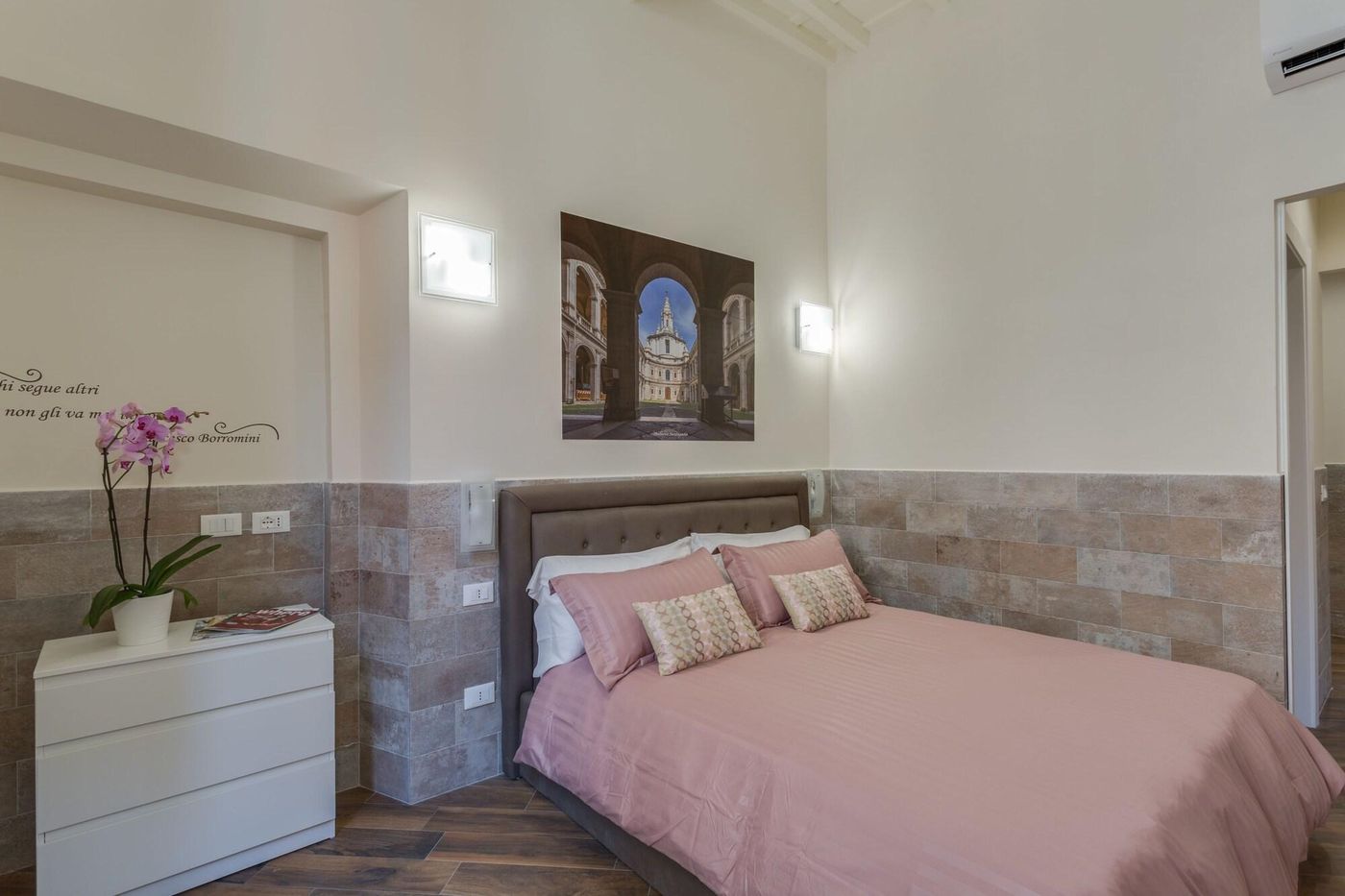 Navona-Charme-Suite-Room-8