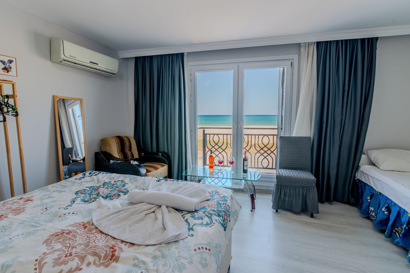 Airport-Black-Sea-Hotel---Restaurant-General-view-13