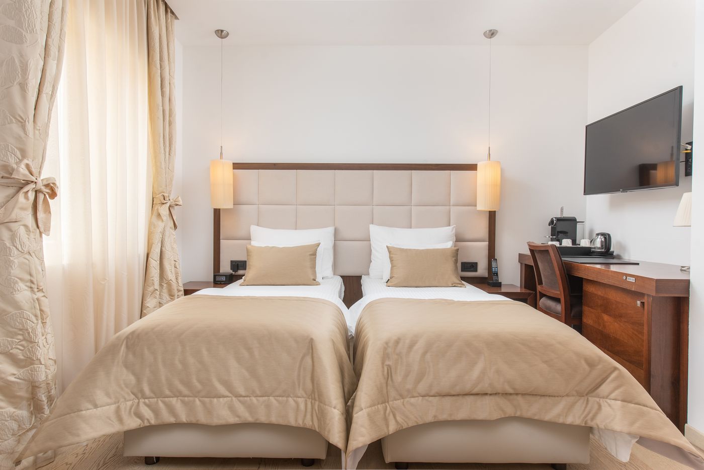 Hotel-Marmont-Heritage-Room-18