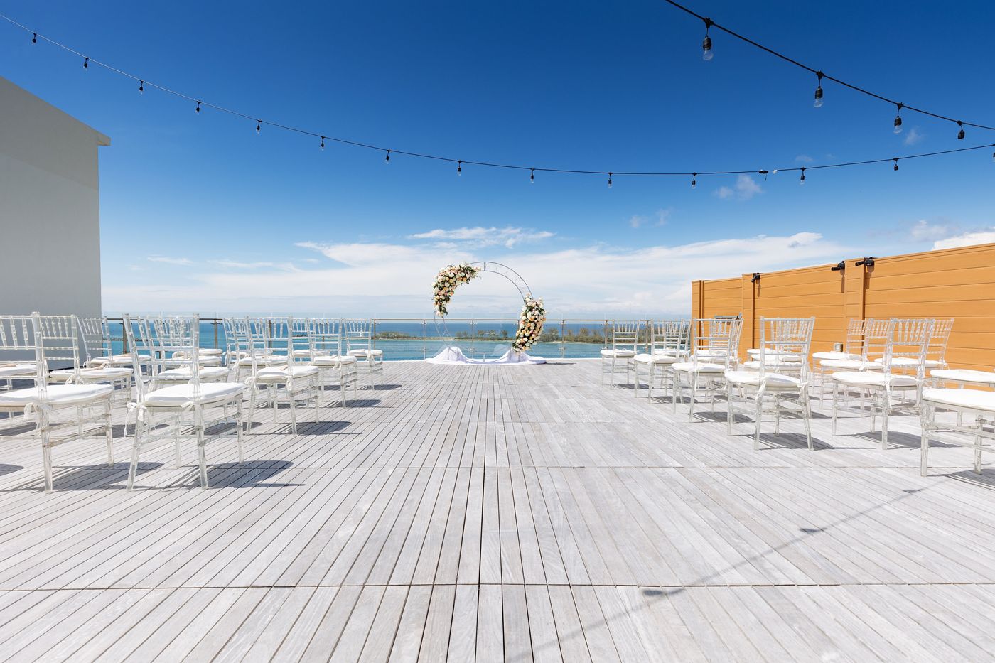 Margaritaville-Resort-Nassau-Terrace-19