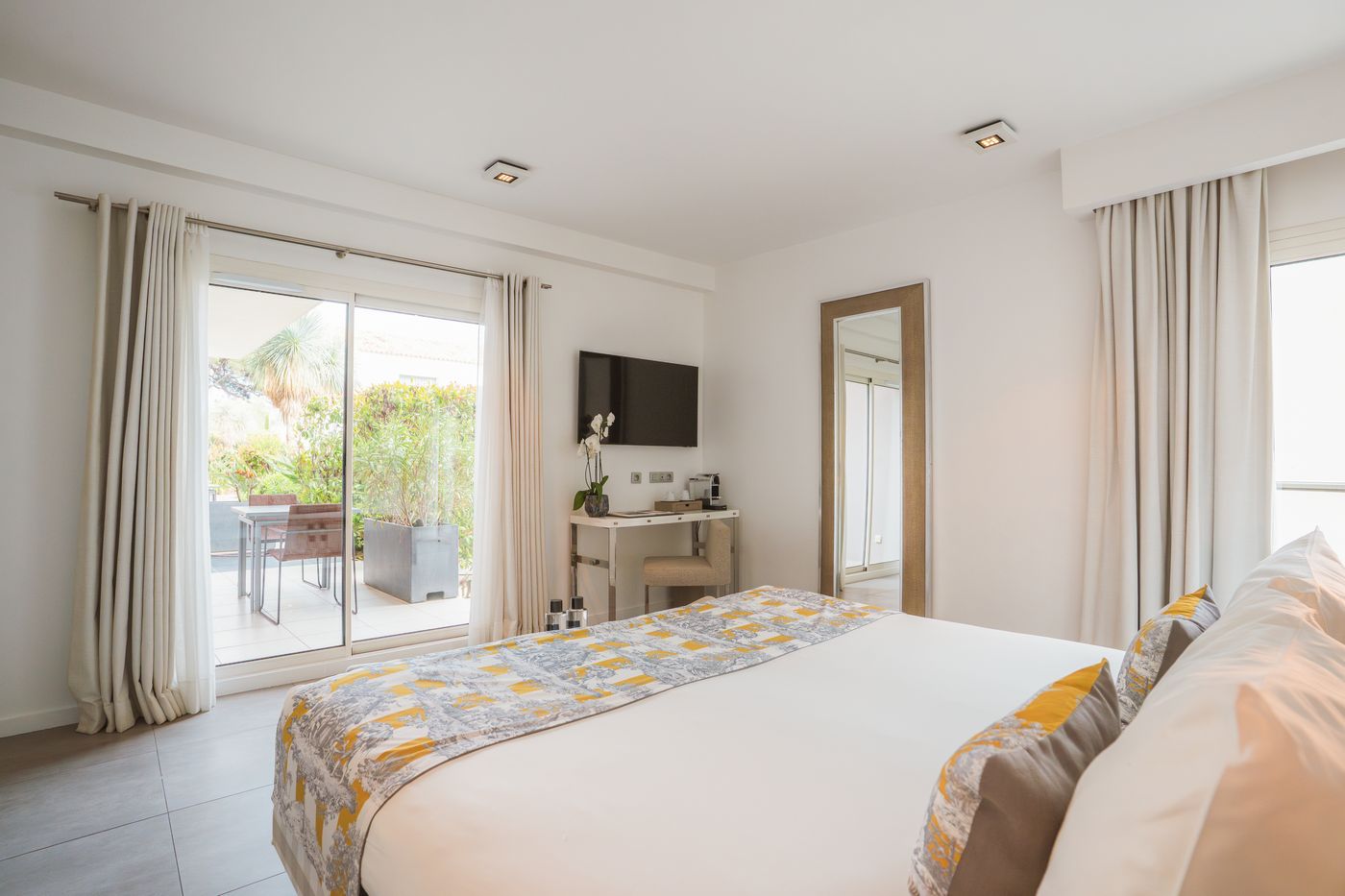 Kube-Hotel-St-Tropez-Room-43