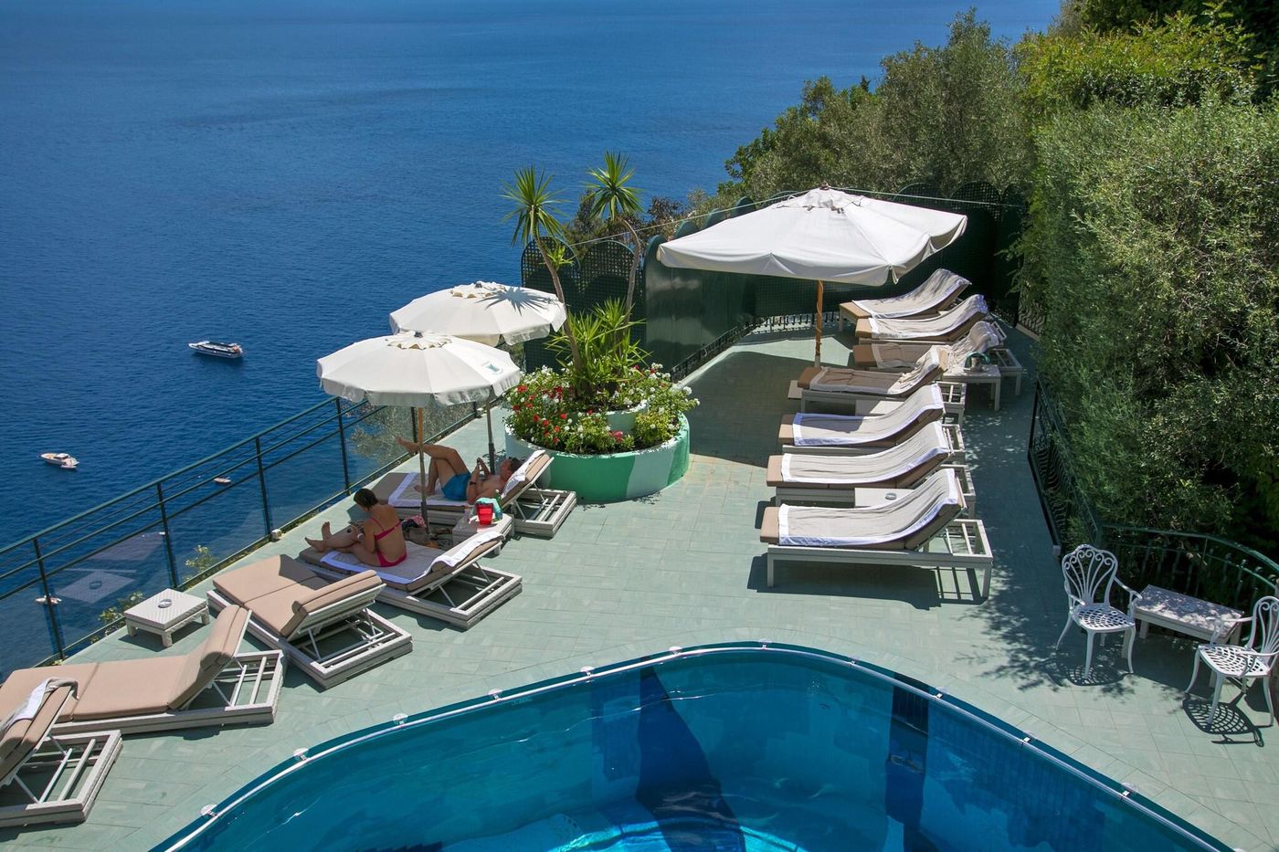 Le-Agavi-hotel-Pool-3