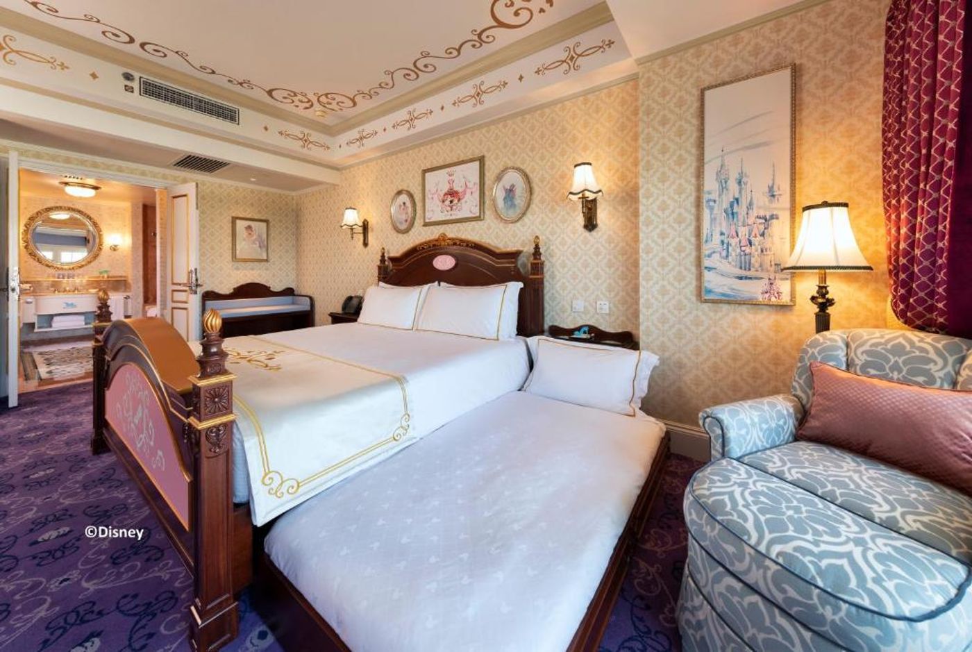 Hong-Kong-Disneyland-Hotel-Room-15