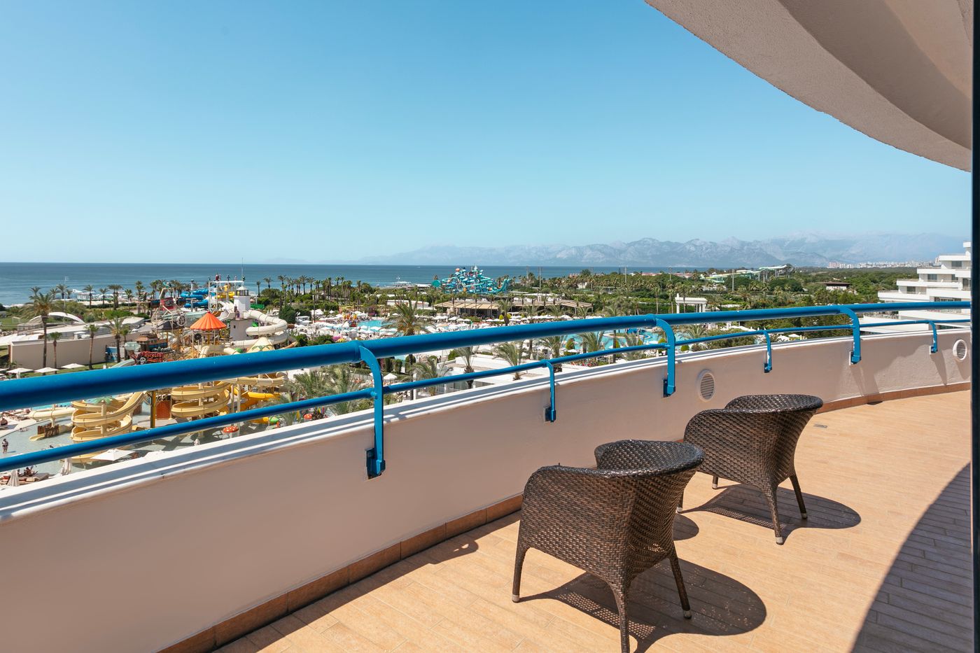 Titanic-Deluxe-Lara-Room-83