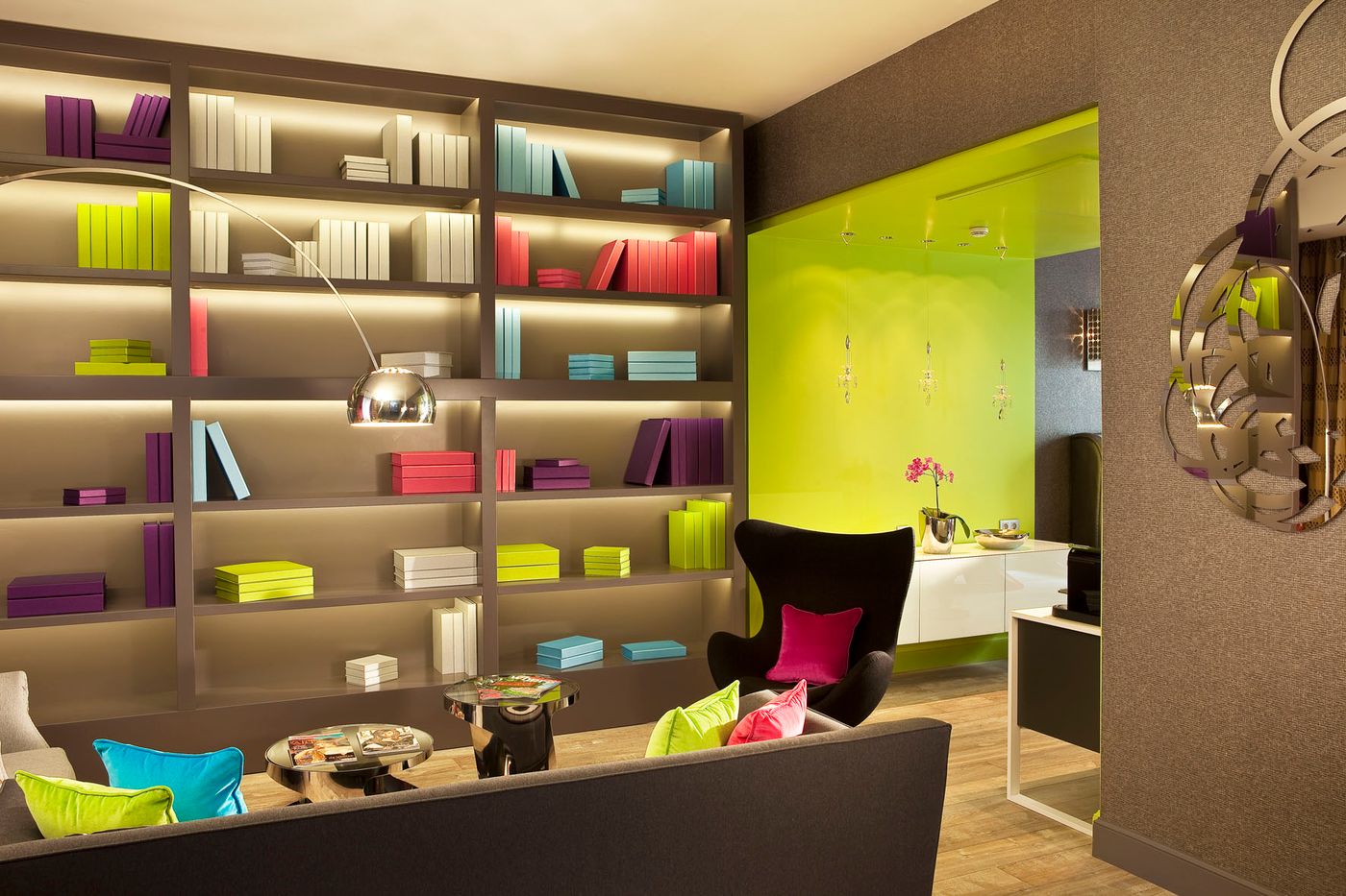 Le Petit Paris-France-PARIS-Lobby-9