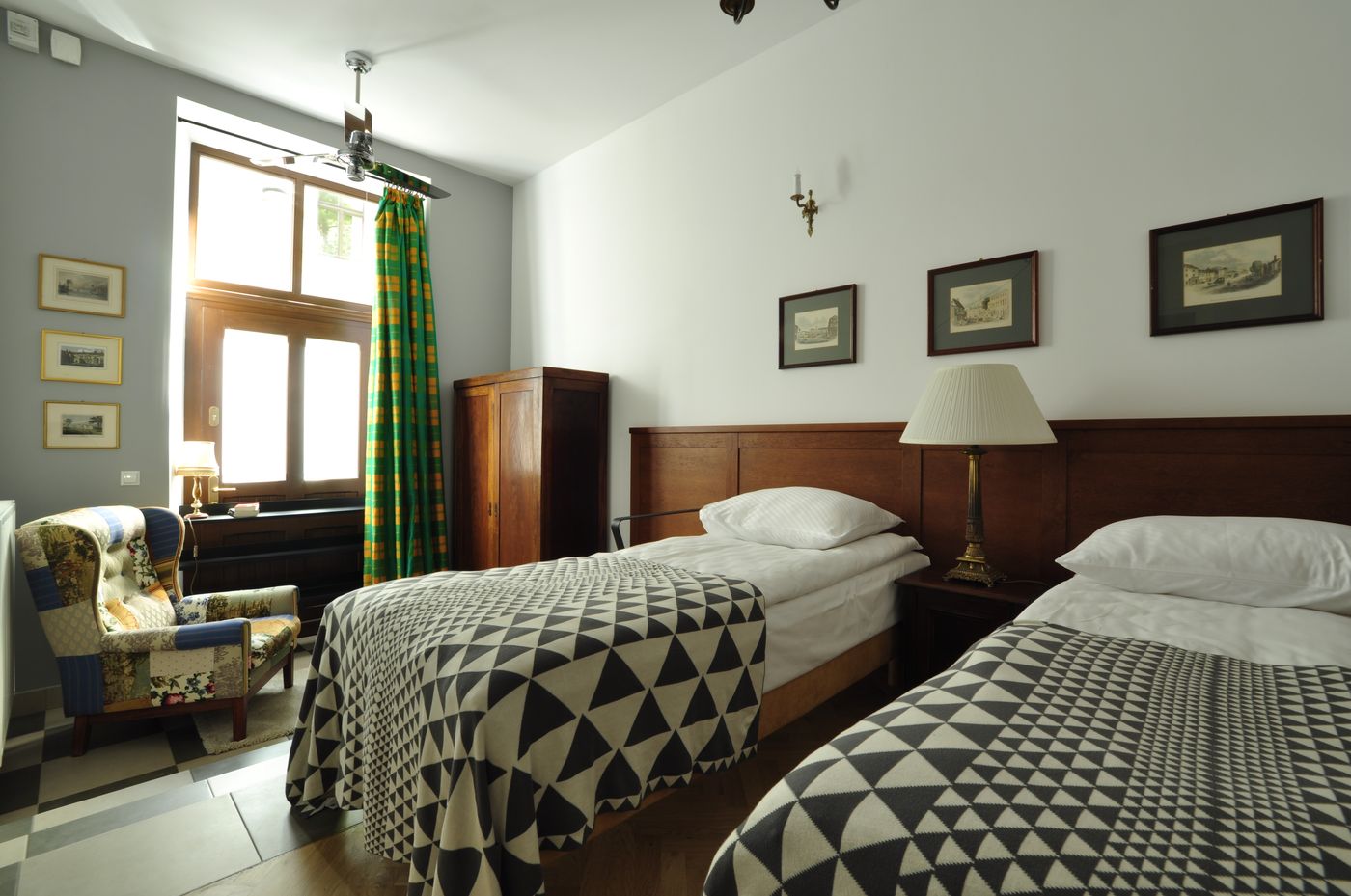 Crystal-Suites-Old-Town-Room-17