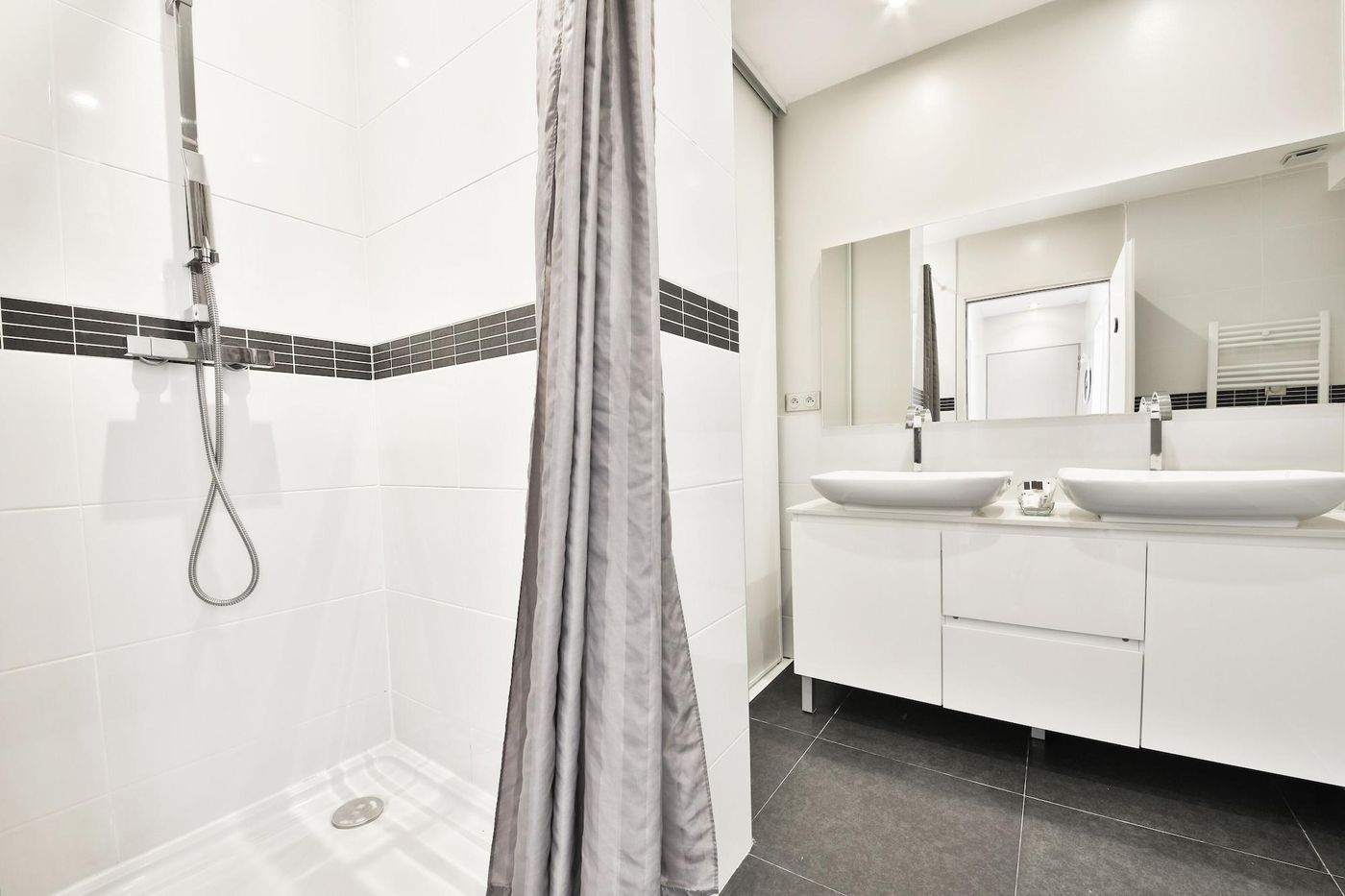 La-Villa-Louancelie-Room-36