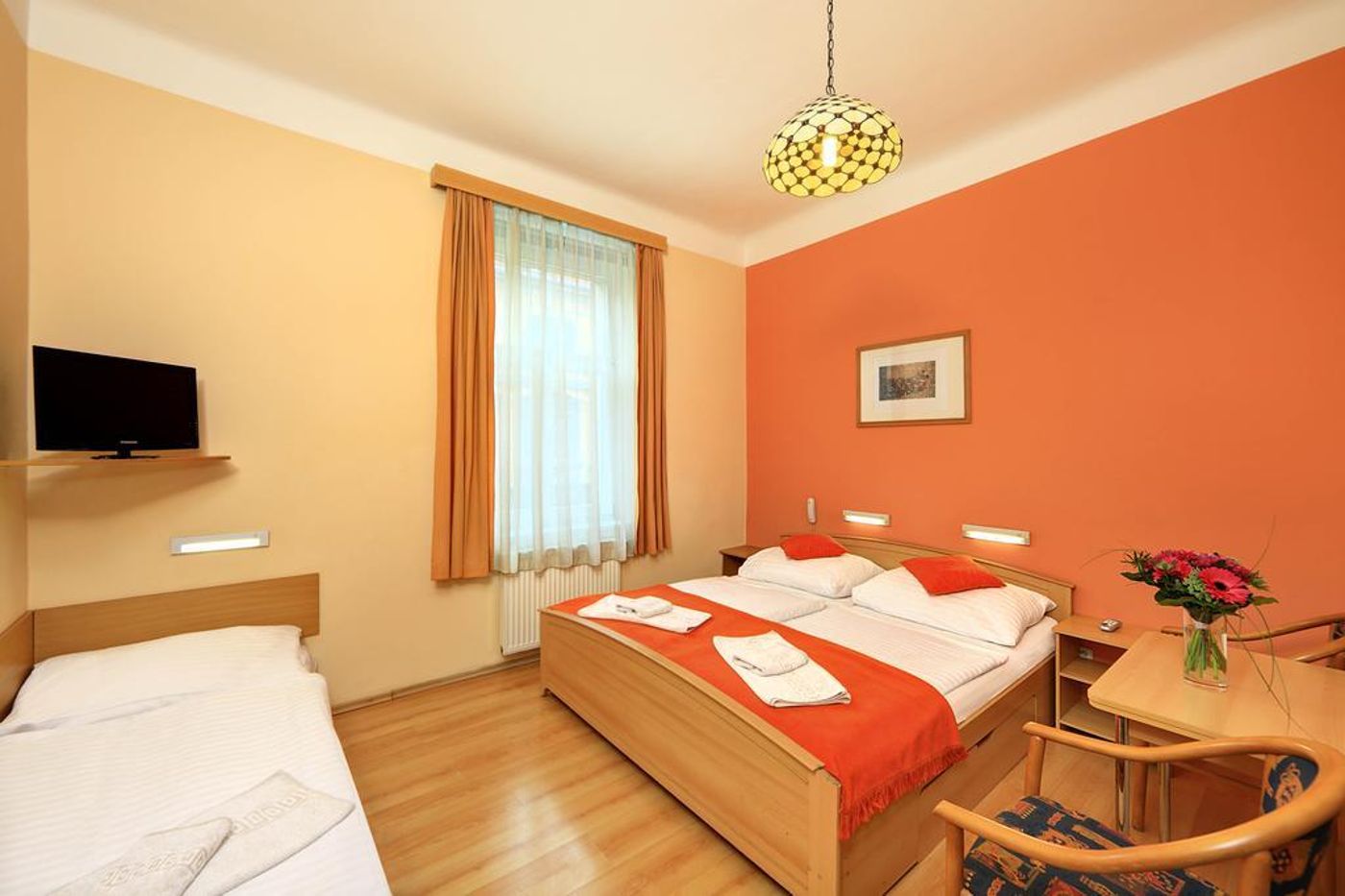 Hotel-Golden-City-Garni-Room-12
