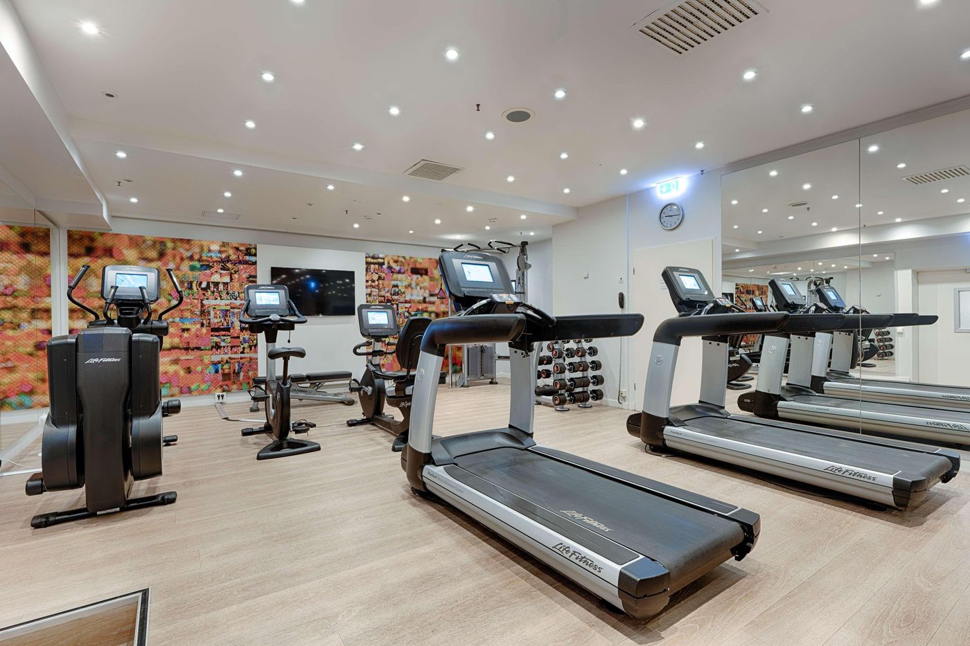 Park-Inn-by-Radisson-Berlin-Alexanderplatz-Sports-and-Entertainment-74