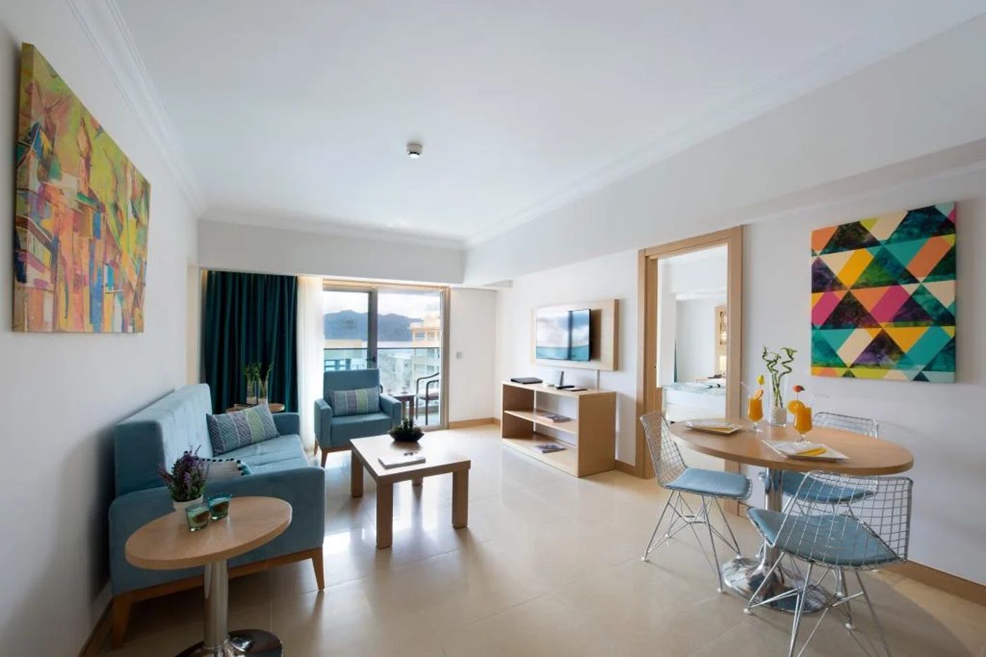 Aurasia Deluxe Hotel