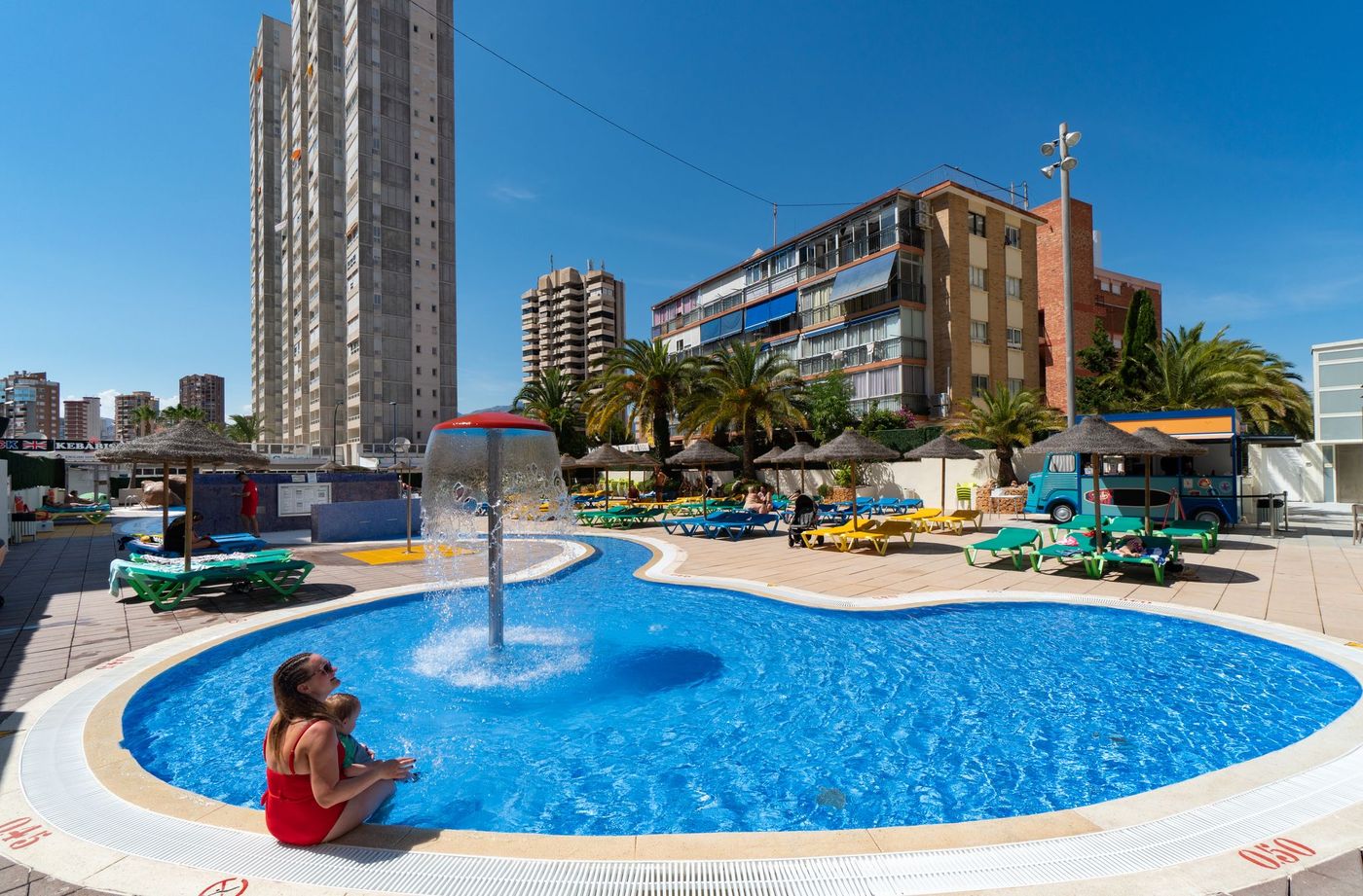 Medplaya-Hotel-Regente-Pool-2