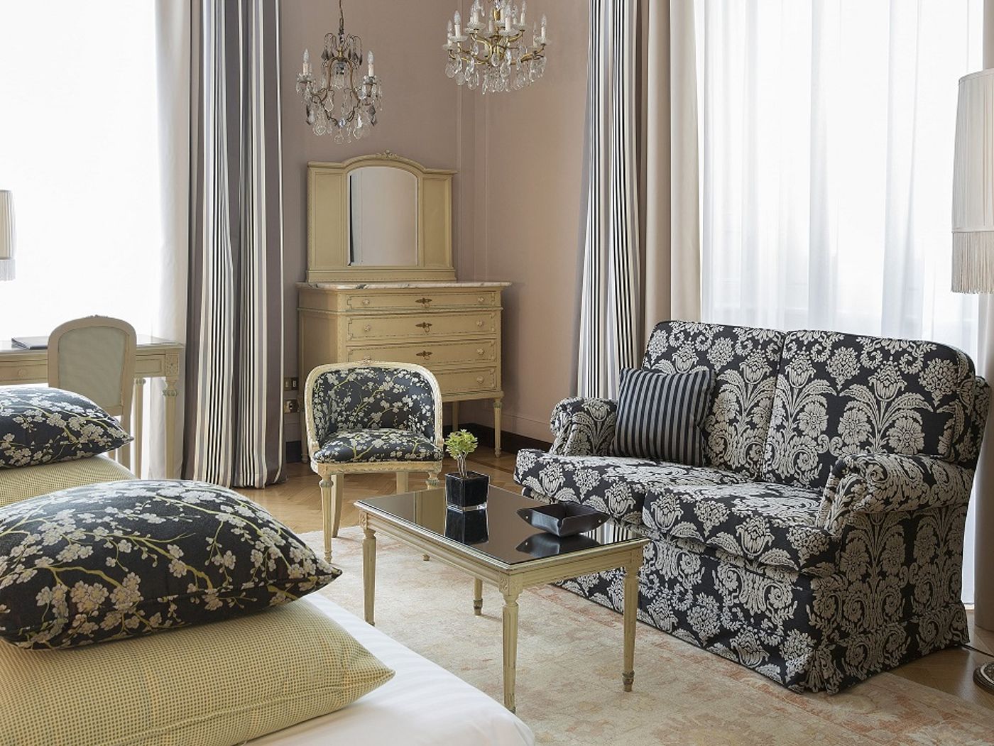 Grand-Hotel-et-de-Milan---The-Leading-Hotels-Room-9