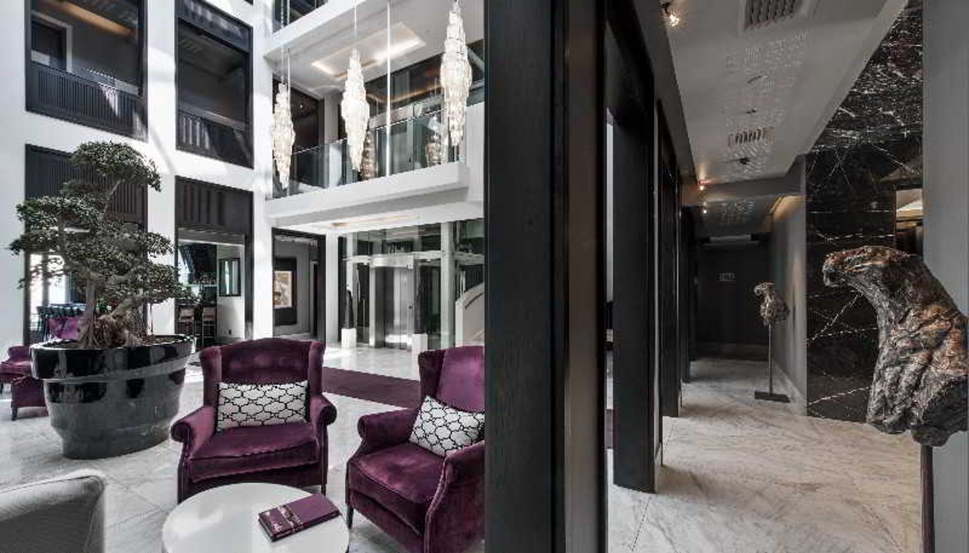 Queen-Victoria-Hotel-by-Newmark-Lobby-14