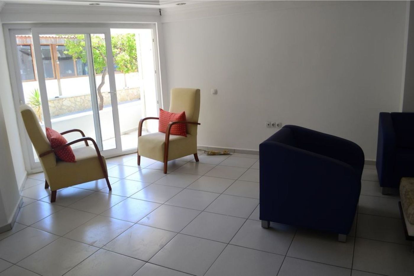 Rosary-Beach-Hotel-Lobby-32