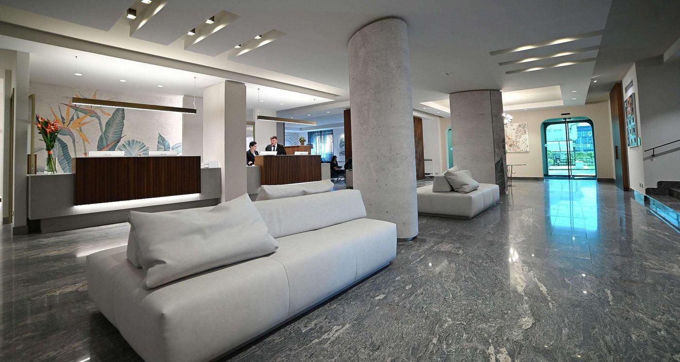 Best-Western-Grand-Htl-Guinigi-Lobby-10