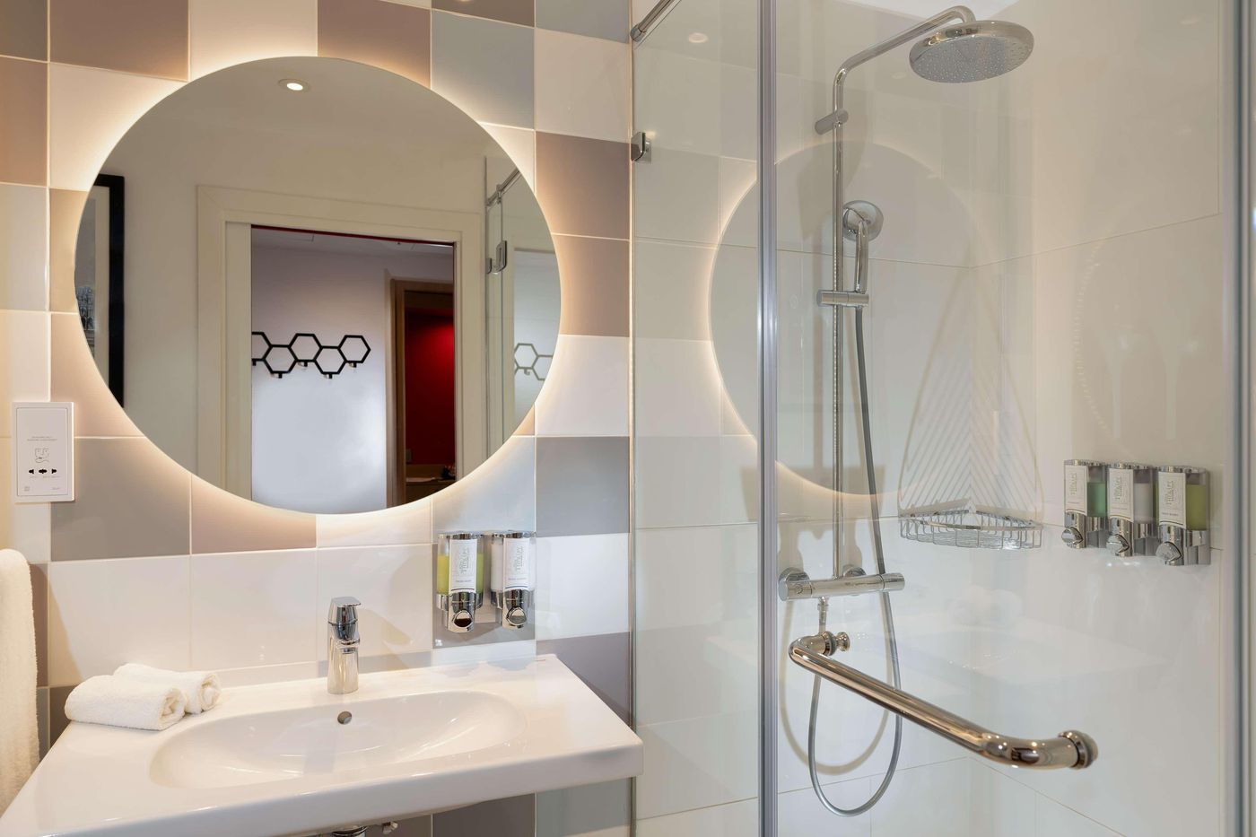 Hampton-By-Hilton-Budapest-City-Centre-Room-29