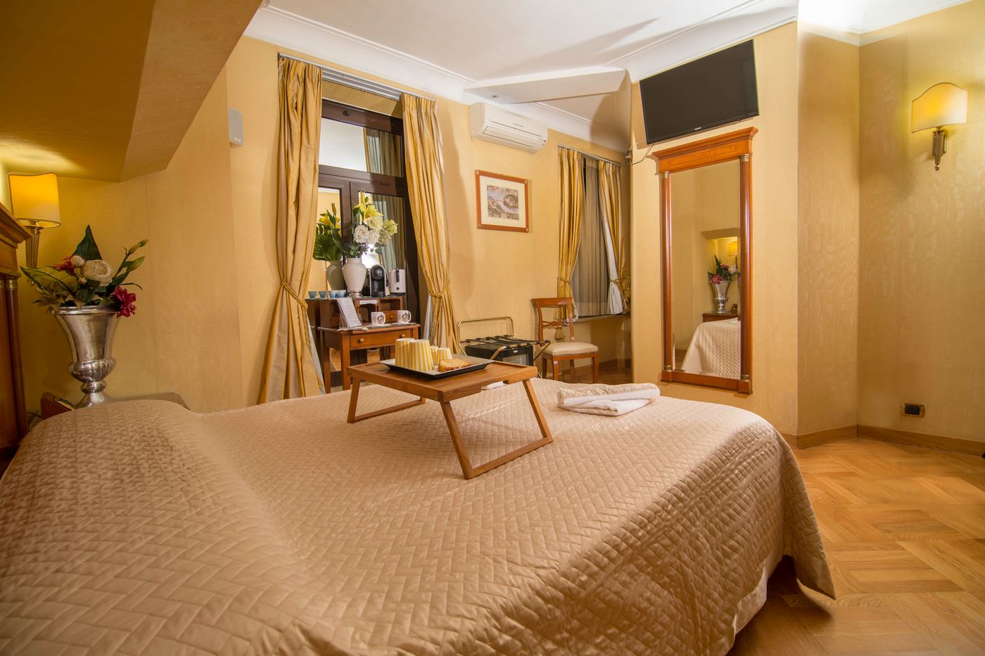 Luxury-Rooms-H-2000-Roma-Room-3