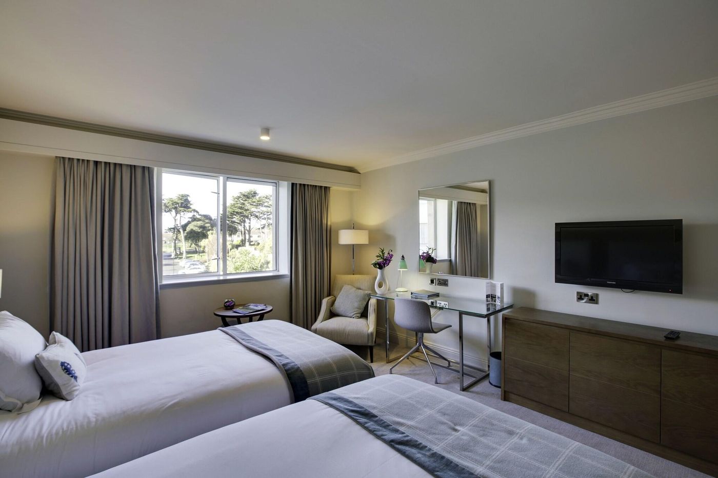 Portmarnock-Hotel-and-Golf-Links-Room-16