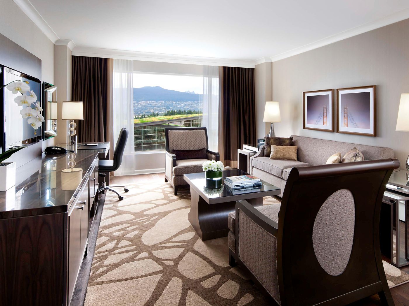 Fairmont-Waterfront-Room-9