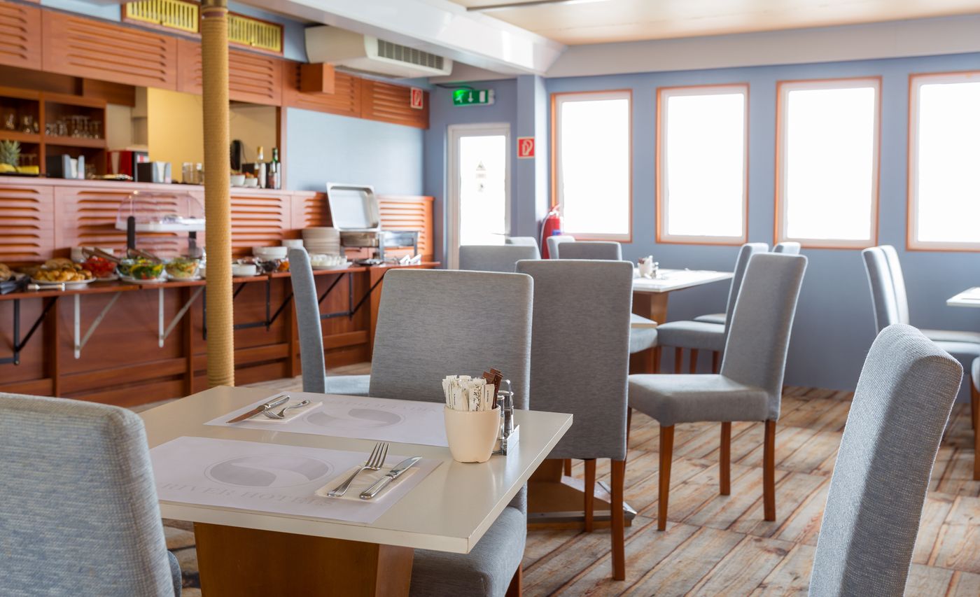 Grand-Jules-Boat-Hotel-Budapest-Restaurant-36