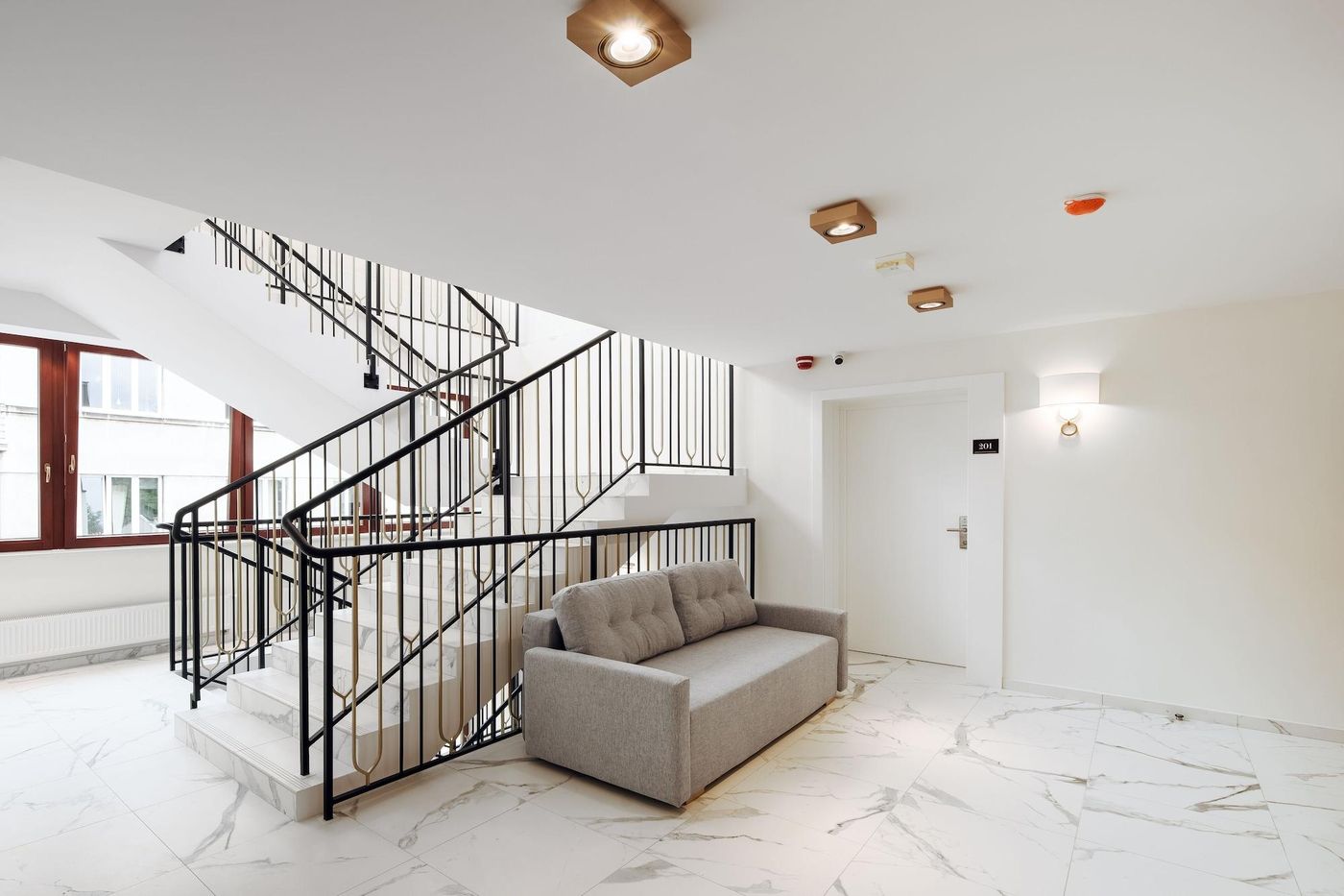 W-Sercu-Krakowa-Aparthotel-Lobby-5