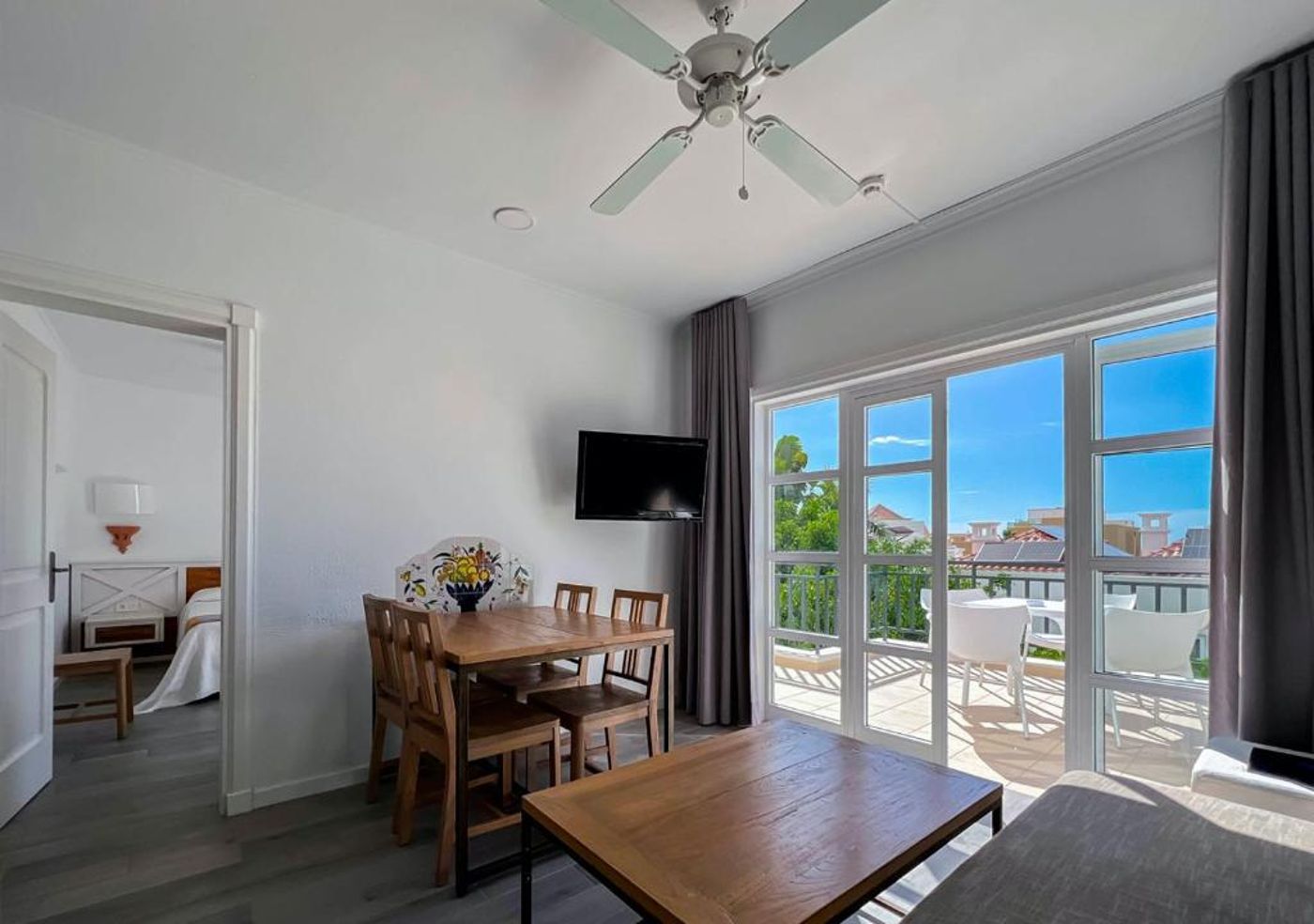 Parque-del-Sol-Room-17