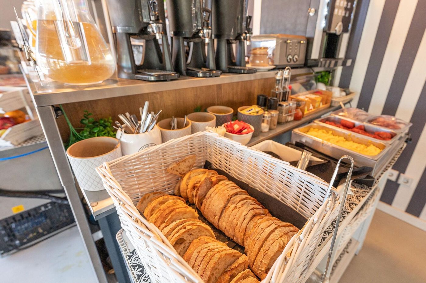 The-Art-Inn-Lisbon-Restaurant-58